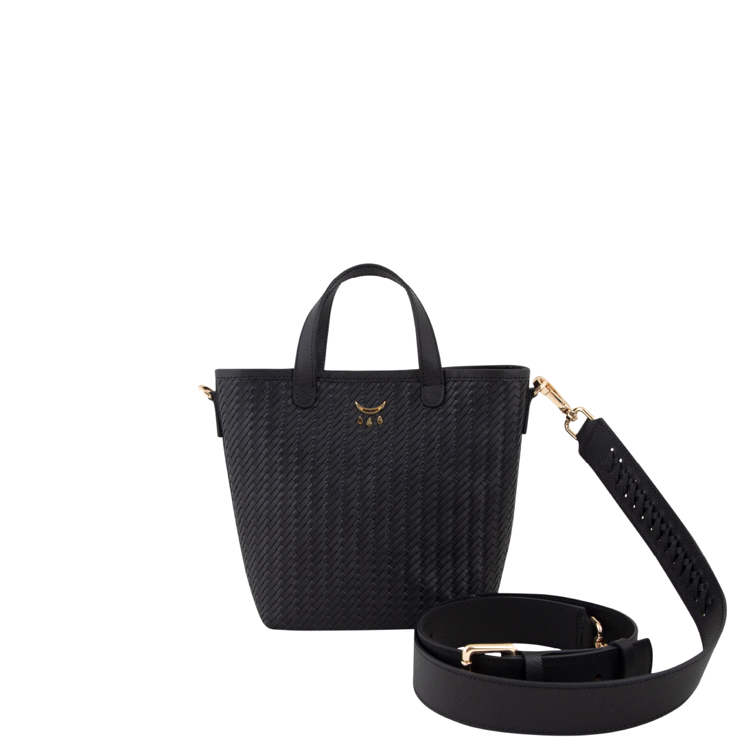 Nora - Totalmente Negro